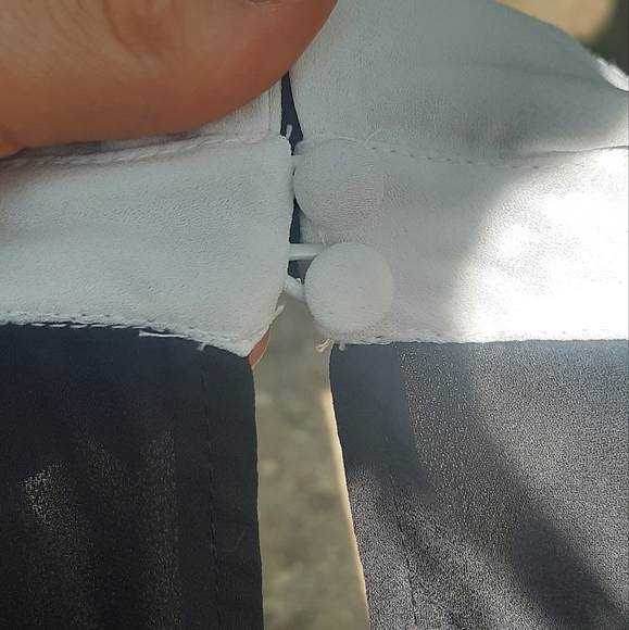 🍀3/15 Cynthia Steffe Black Short Sleeve Blouse - Picture 6 of 6